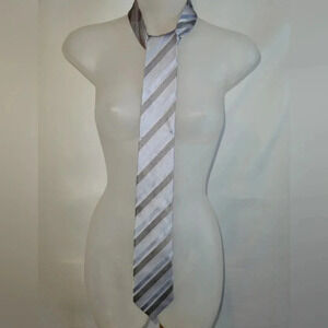 Vintage Kenneth Cole New York  100% Silk Blue Grey silver